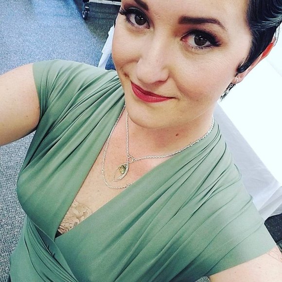 Meet your Posher, Jennifer - Picture 2 of 6